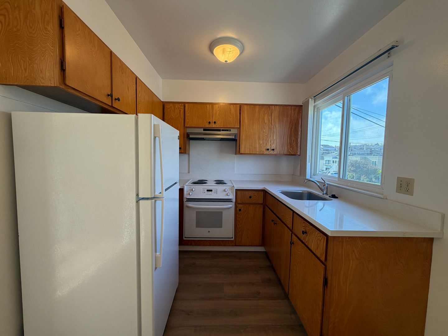 South San Francisco Apartment: 863 Commercial Ave