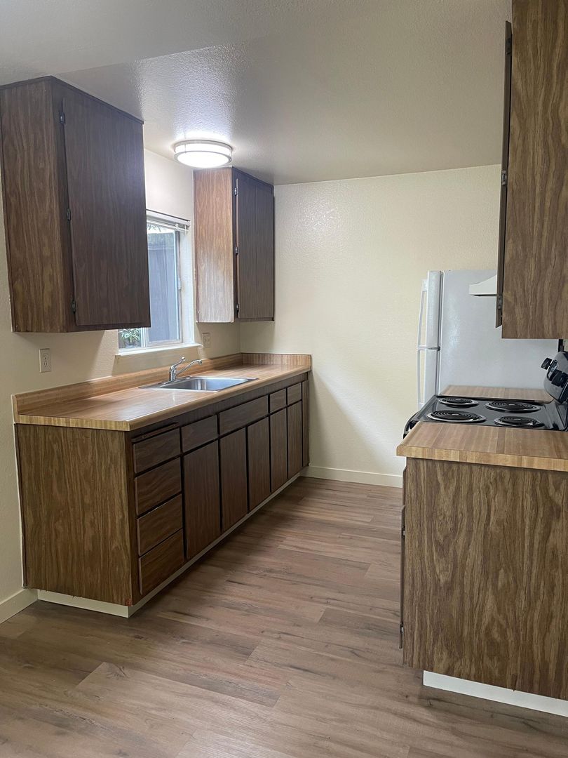 SOUTH SAN FRANCISCO Apartment: 211-237 BROSNAN COURT