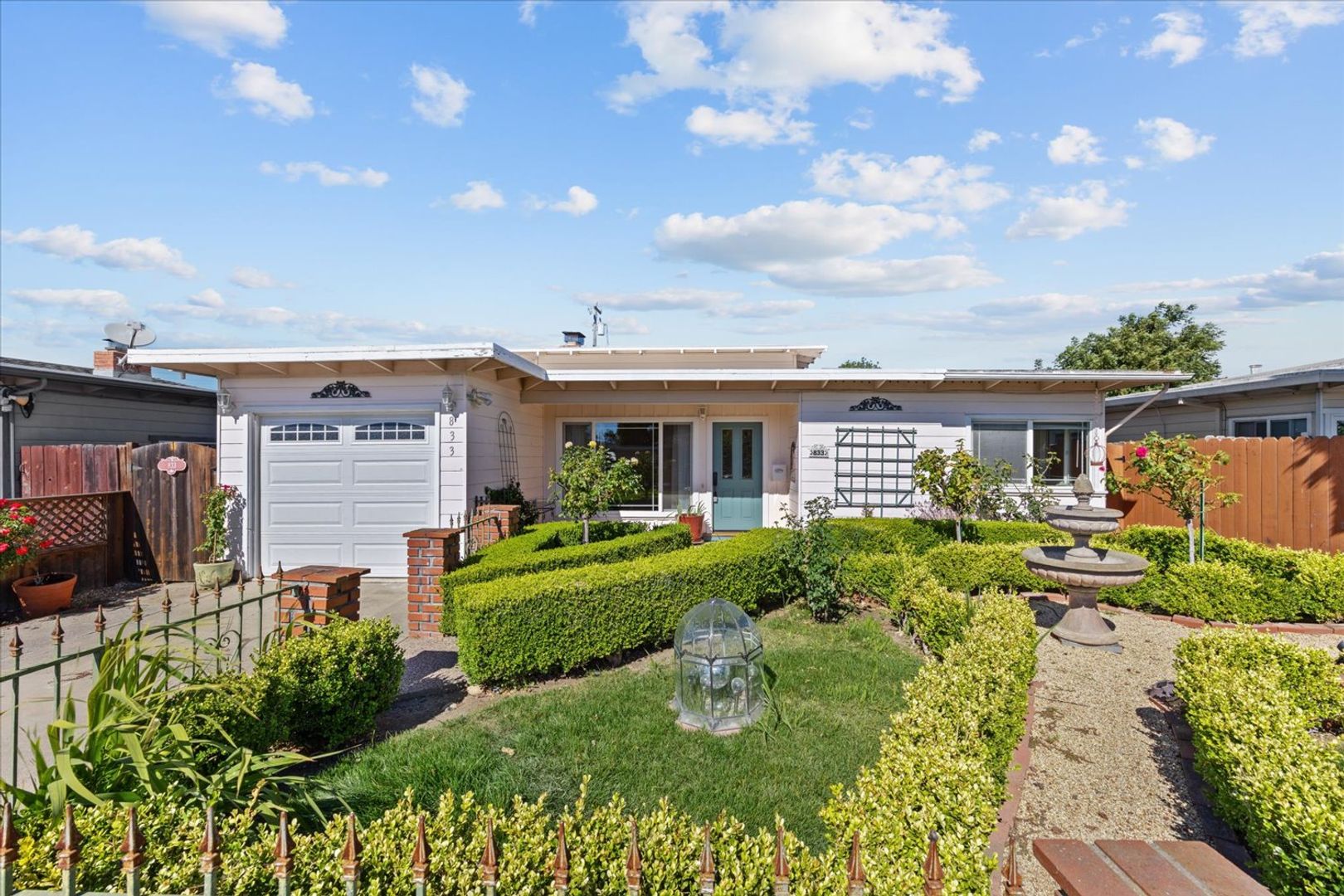 San Mateo House: 833 Ocean View Avenue