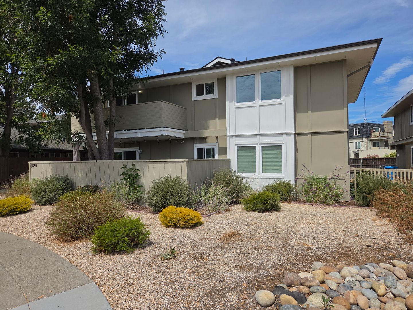 San Mateo Apartment: 1850 El Parque Court