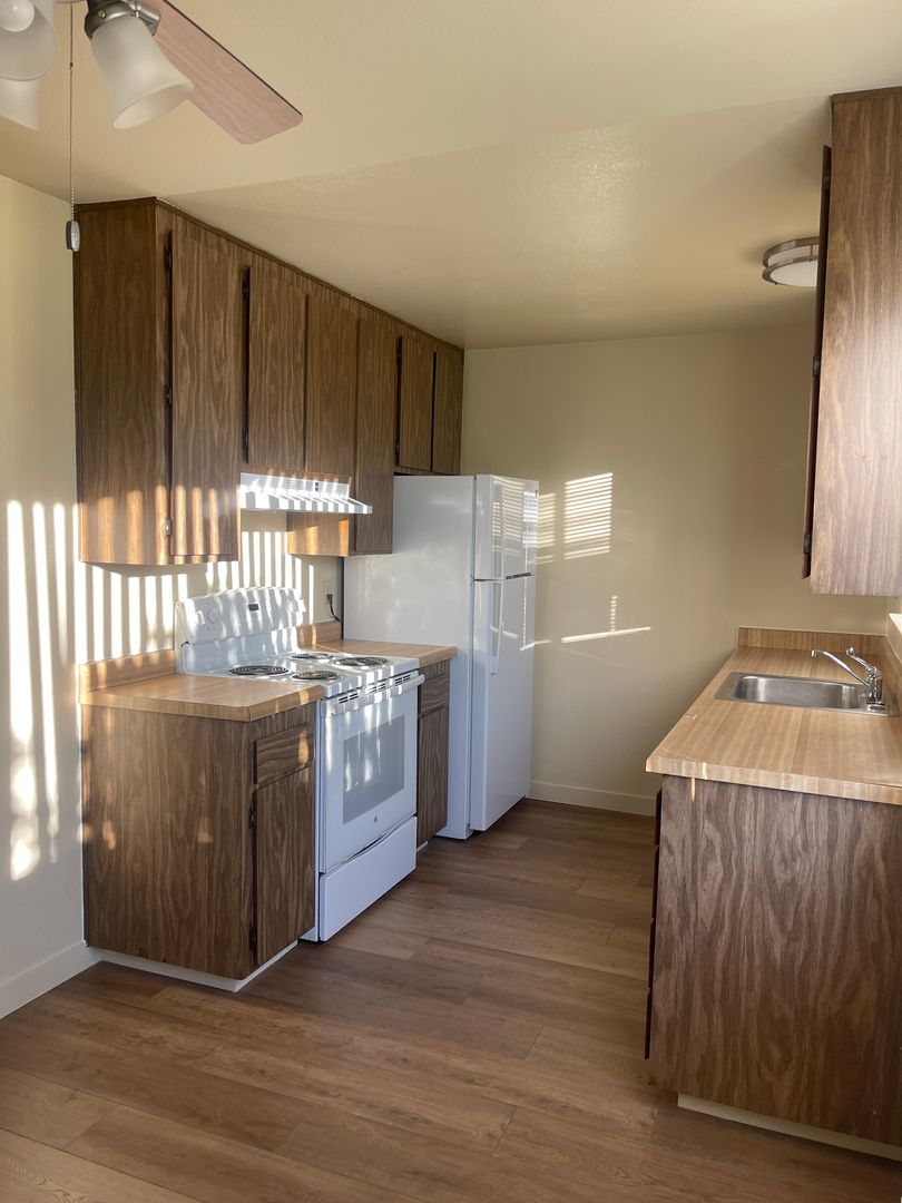 SOUTH SAN FRANCISCO Apartment: 211-237 BROSNAN COURT