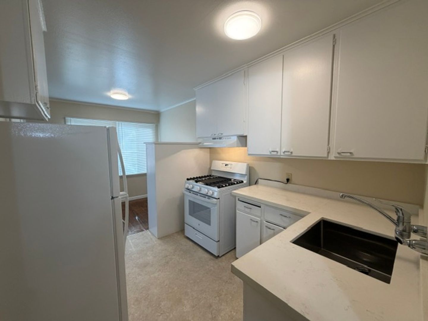 Burlingame Apartment: 820 Winchester Drive
