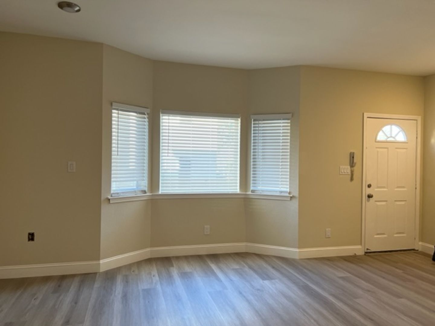 Burlingame Apartment: 1445 El Camino Real