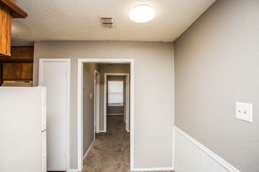 Large One Bedroom One Bath Flat | No deposit required! – photo 1