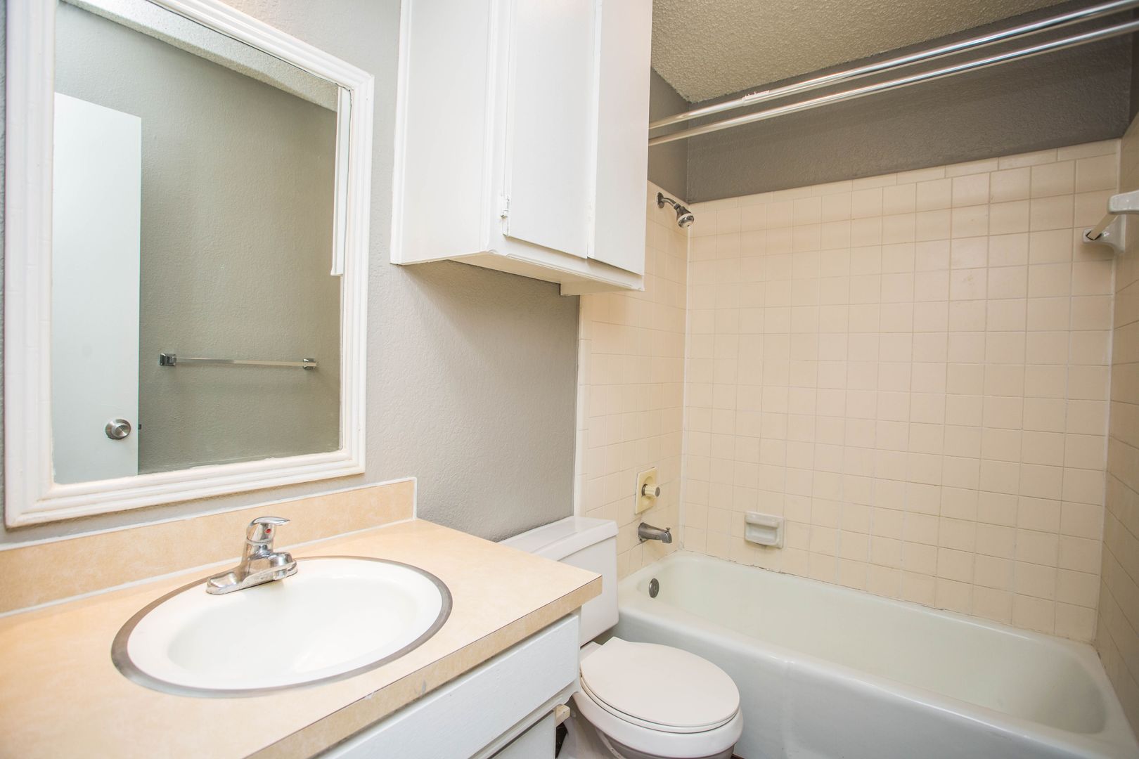 Farrar Apartment South 4 of 8