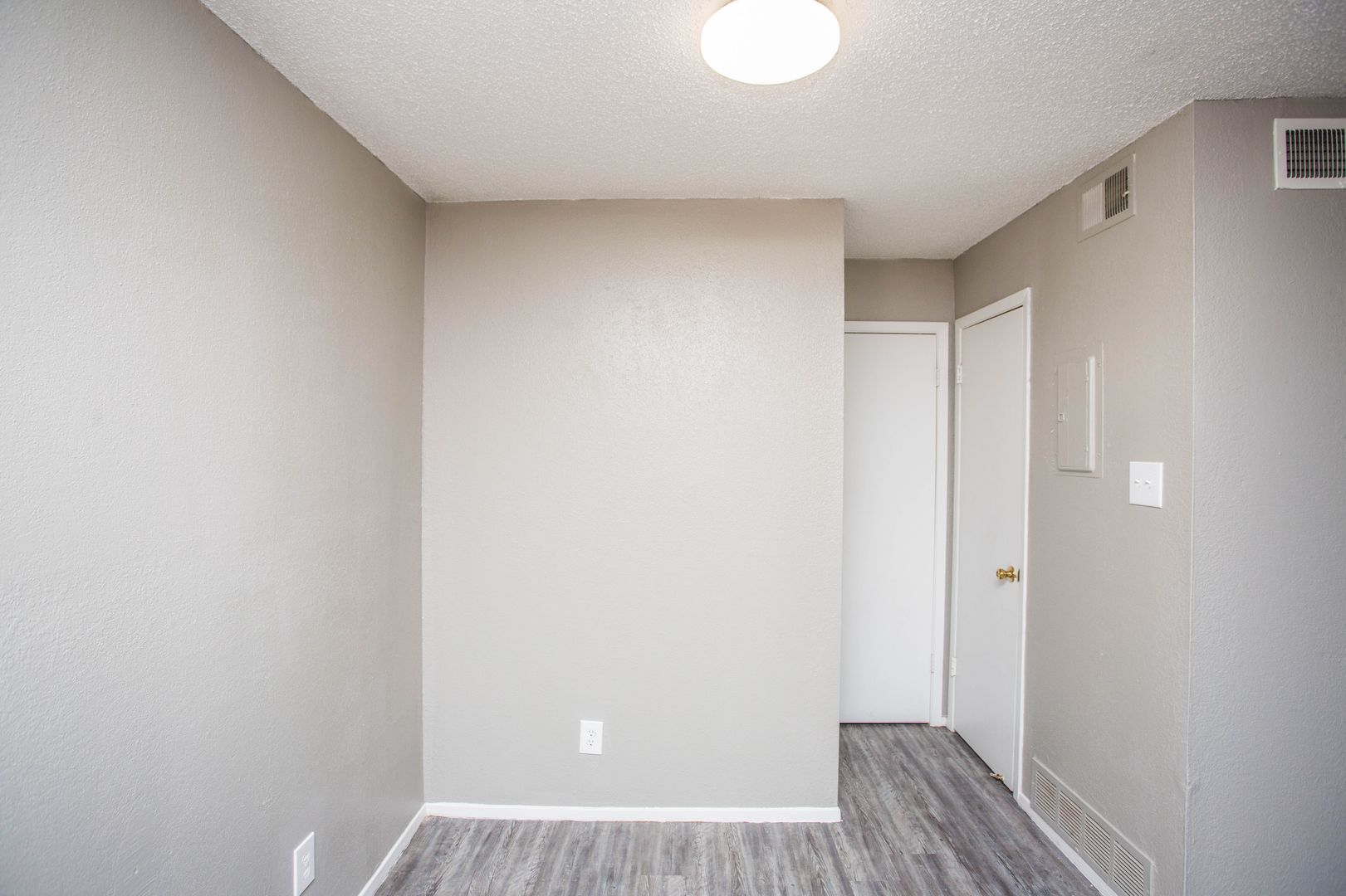 Farrar Apartments West. 3 of 6