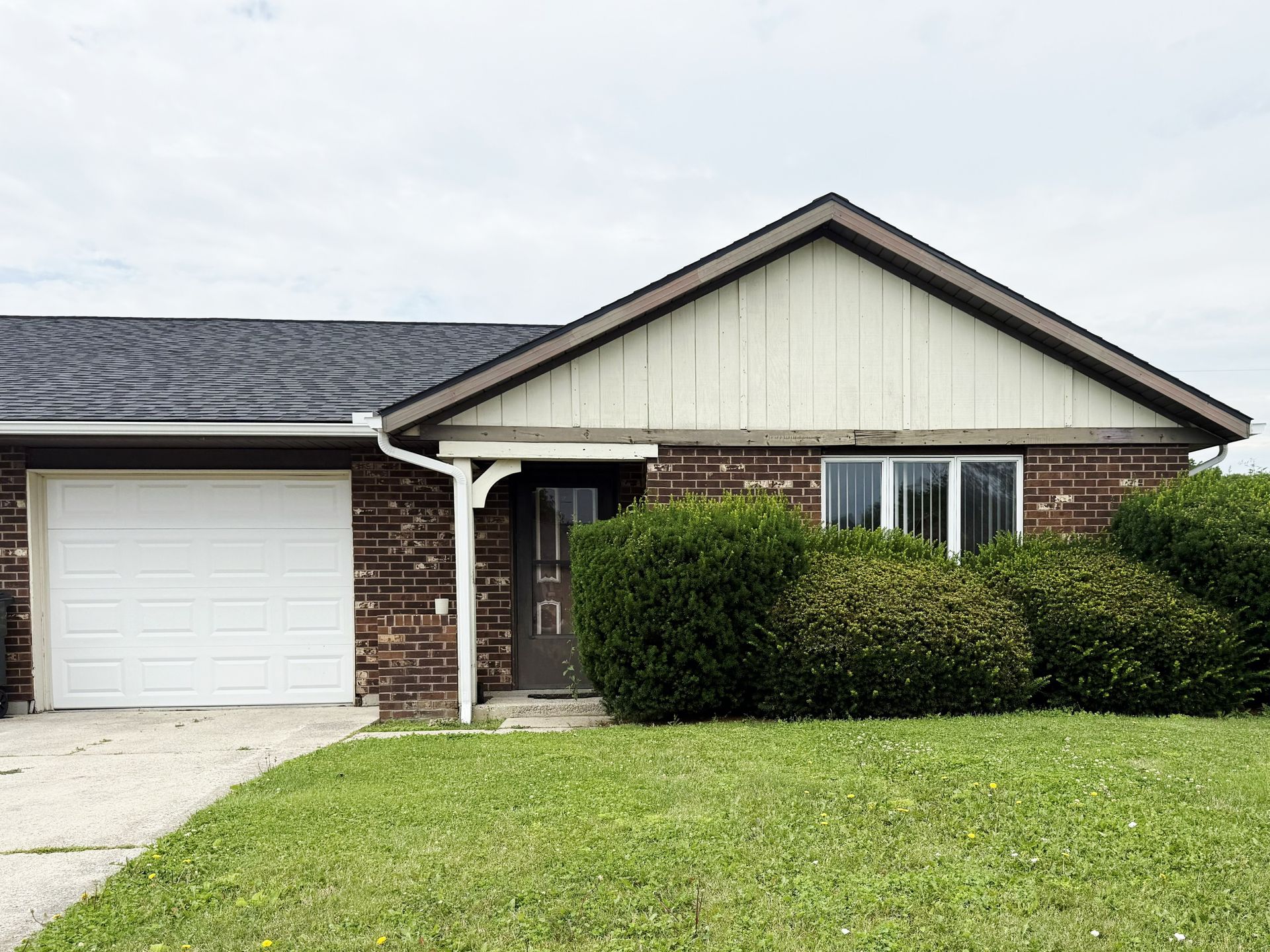 Lima Apartment: 2064 Edgewood Dr.
