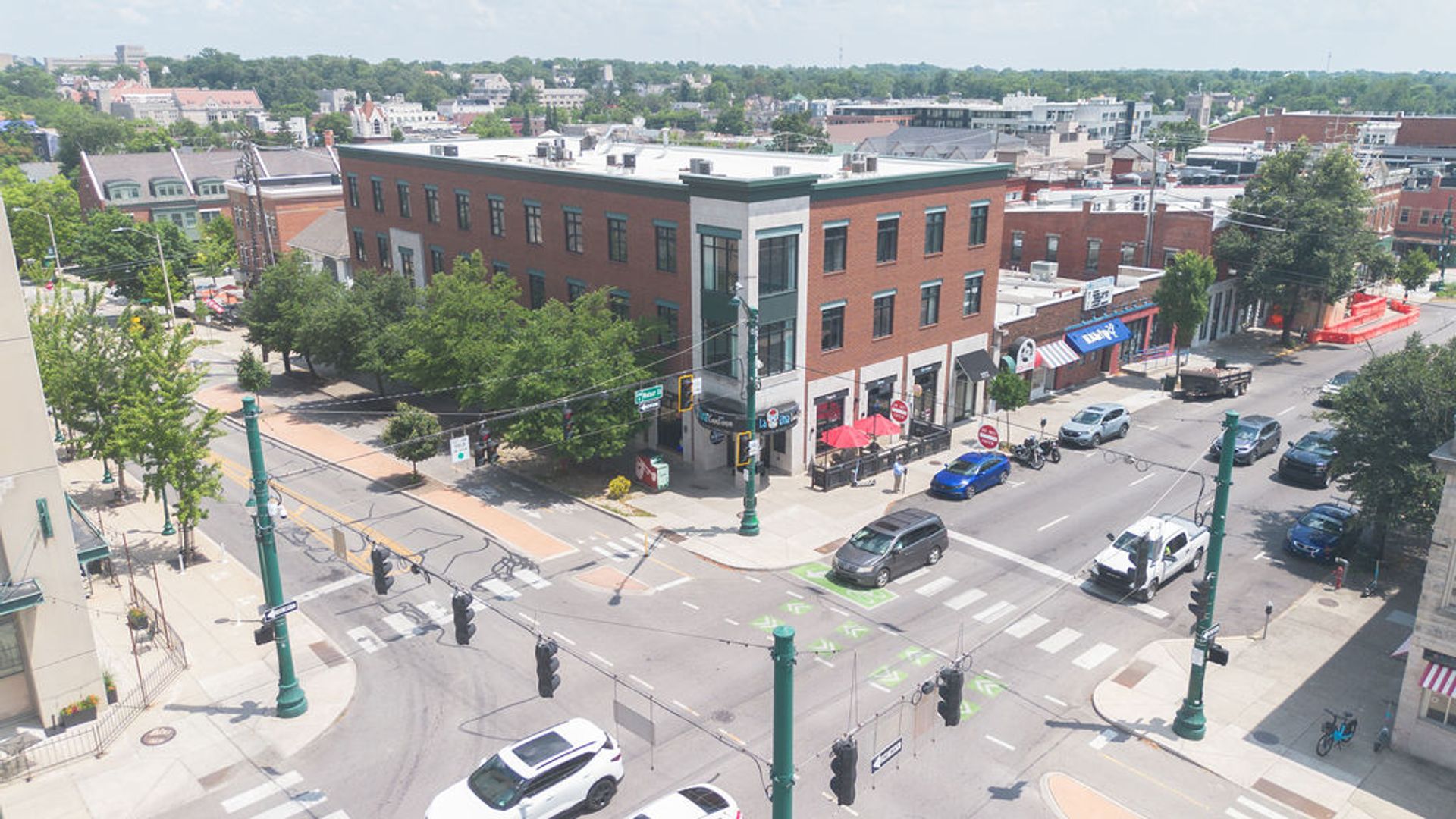 Bloomington Apartment: 252 N. Walnut St.