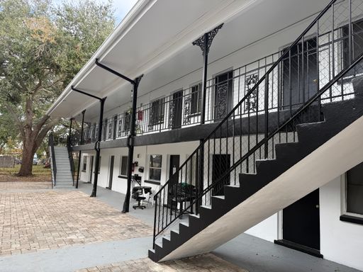 Newly Renovated 2 bedroom / 1 bath apartment in St. Pete! READY NOW! – photo 1