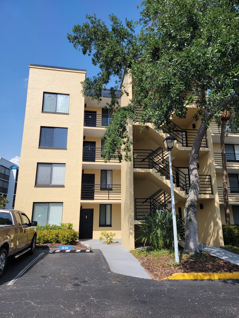 Tampa Condo: Unit M201
