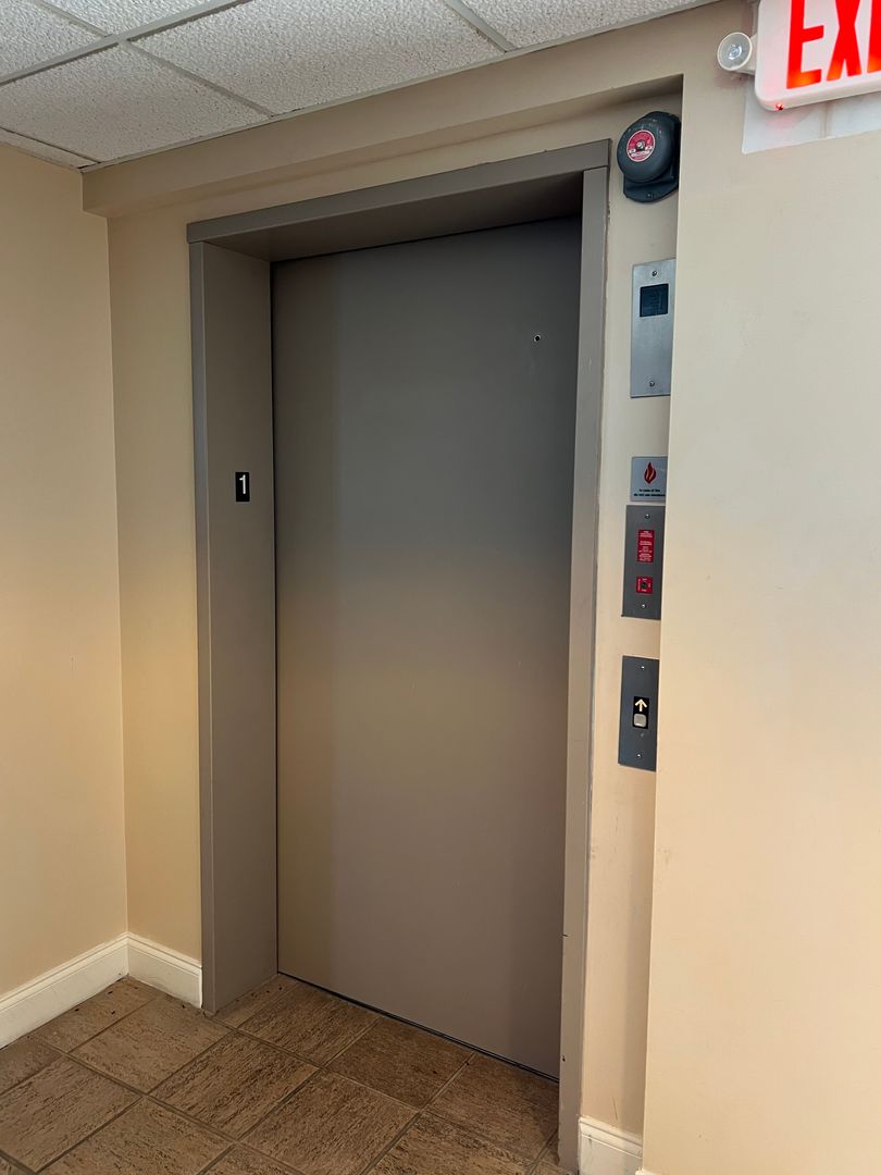 New Castle Apartment: 320 E Lincoln Ave.