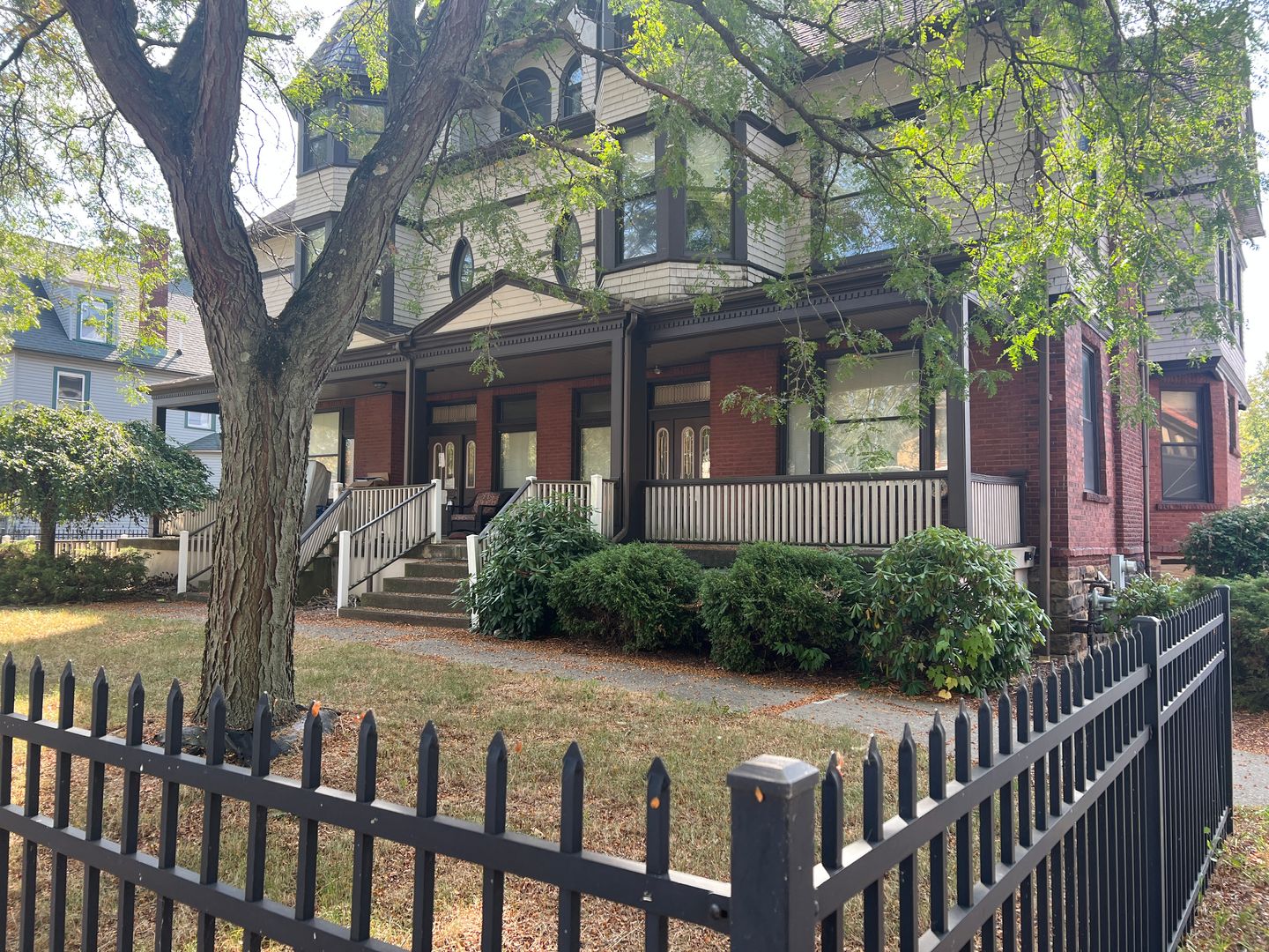 New Castle Apartment: 320 E Lincoln Ave.