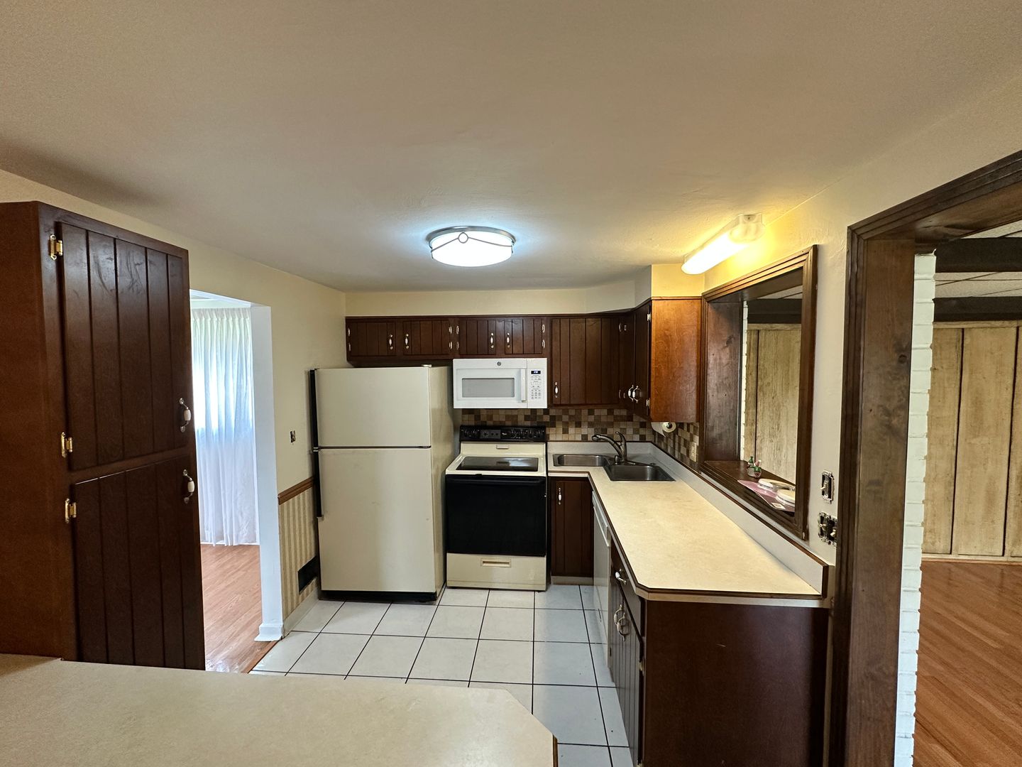 Homestead House: 4533 Woodhill Drive