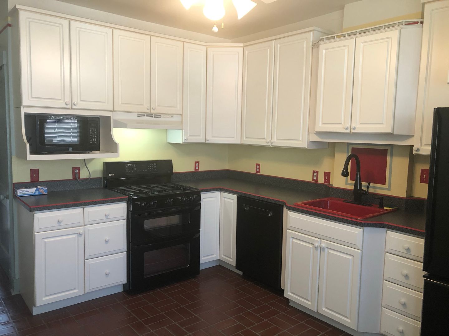 McKees Rocks Apartment: 1130 Race St