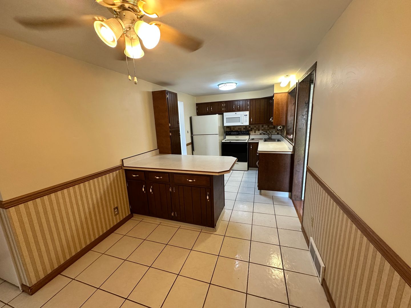 Homestead House: 4533 Woodhill Drive