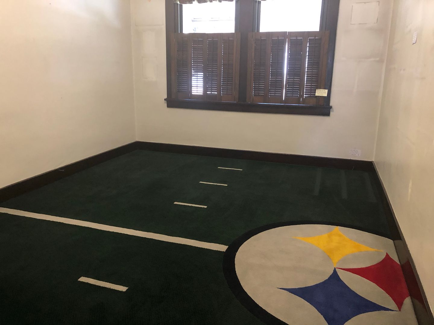 McKees Rocks Apartment: 1130 Race St