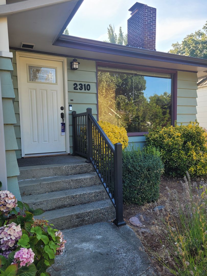 Bellingham House: 2310 Walnut Street