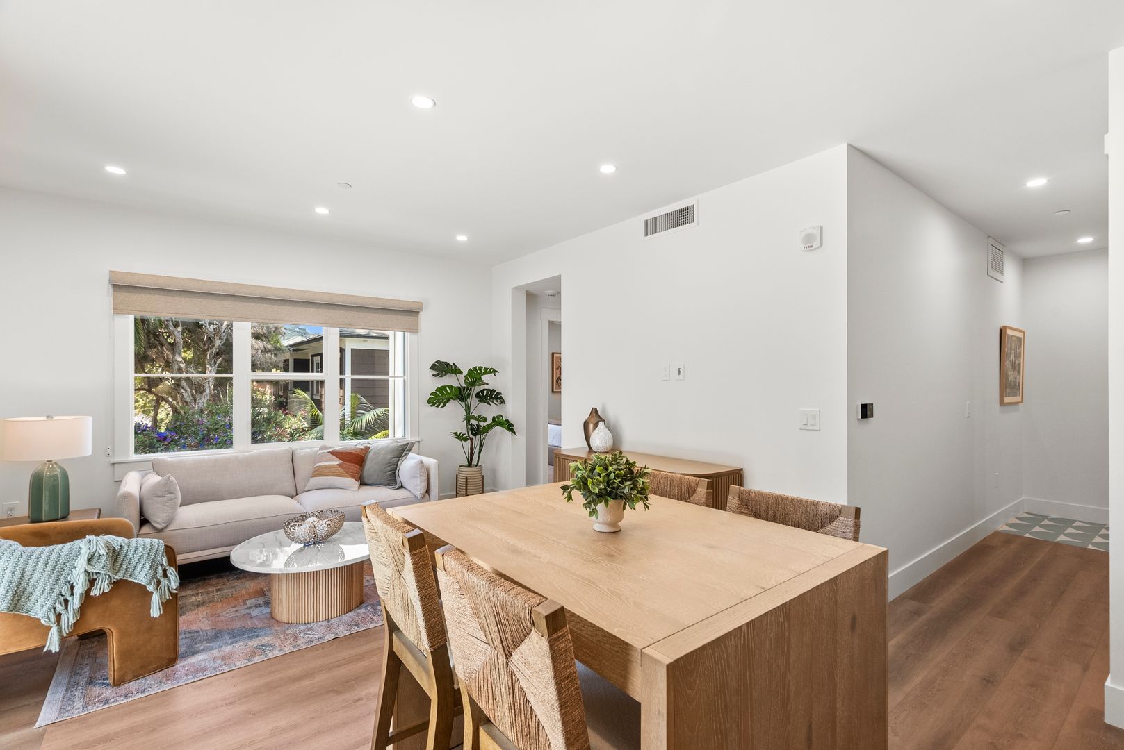 Santa Barbara Apartment: 825 De La Vina Street