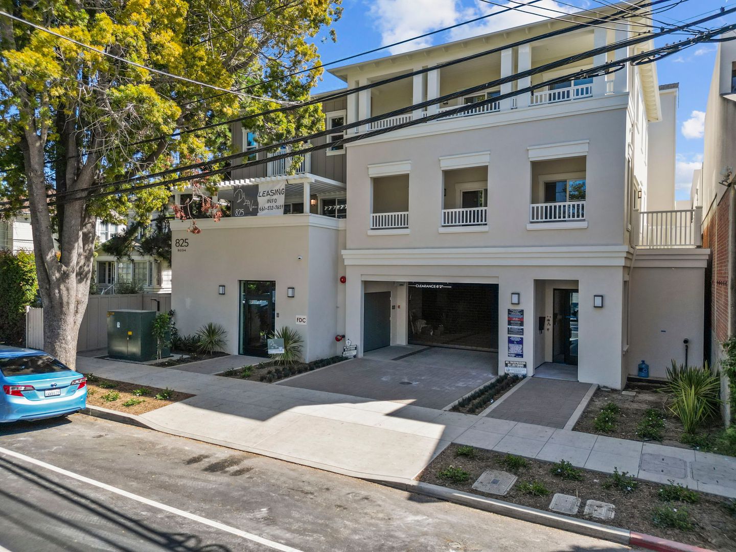 Santa Barbara Apartment: 825 De La Vina Street