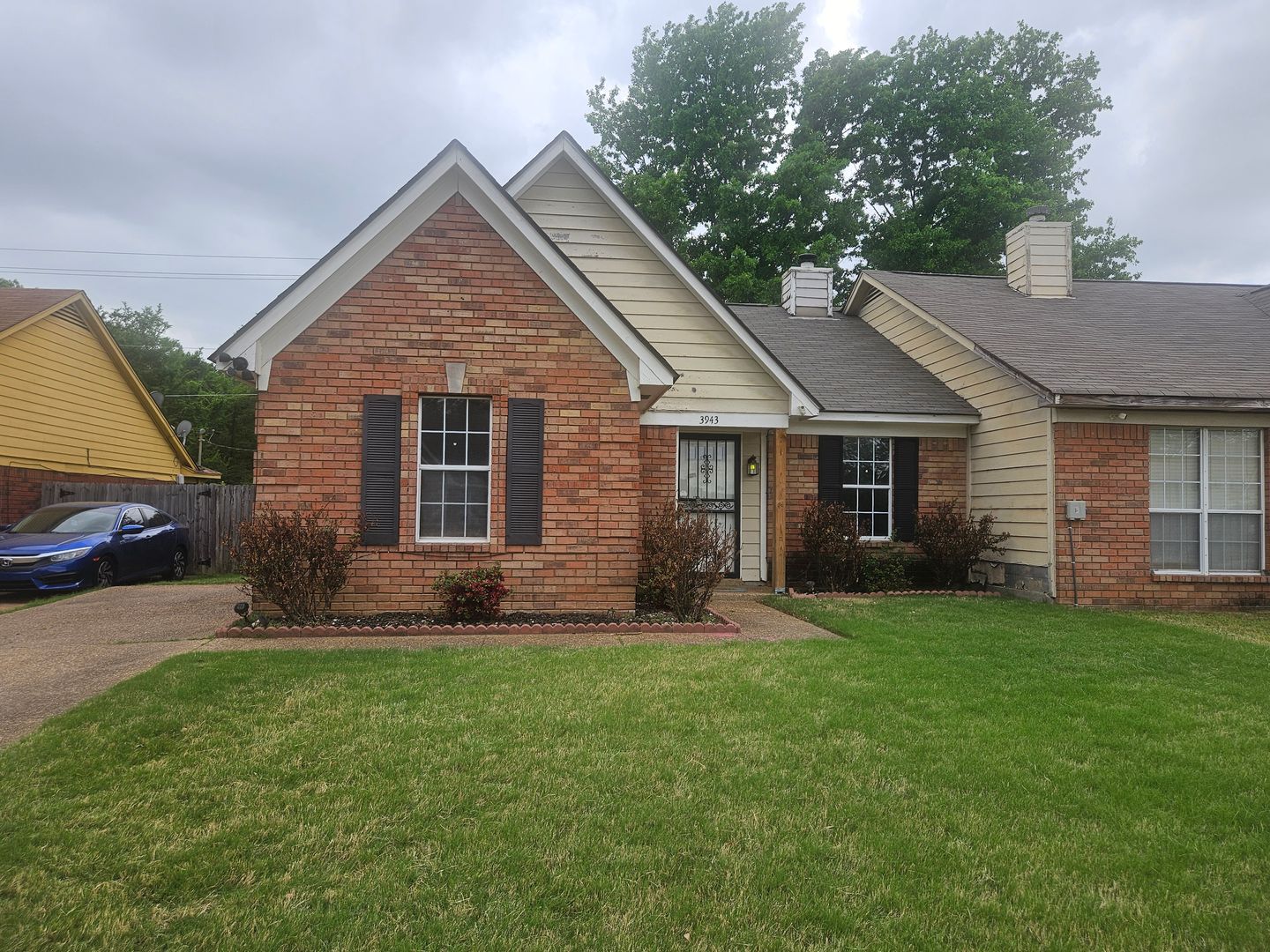 MEMPHIS House: 3943 OAK BRANCH CIRCLE W
