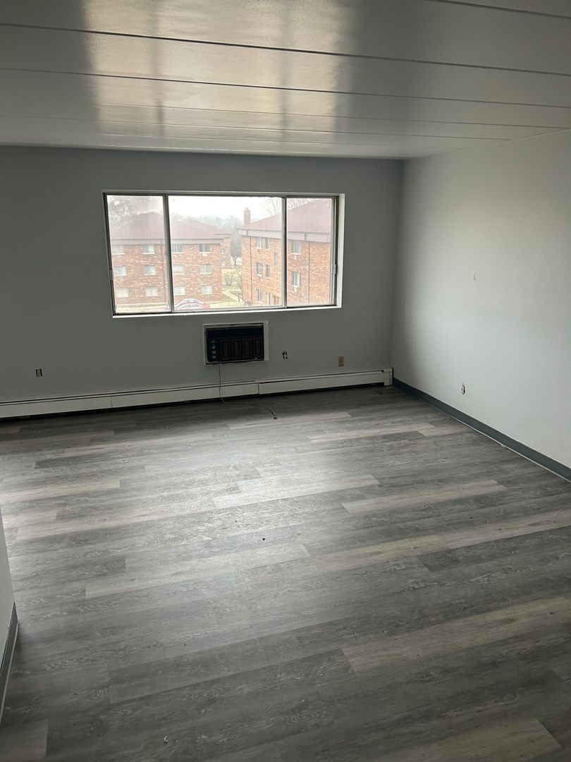 Rockford Apartment: 3525 Normandy Ave