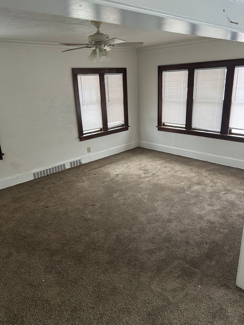 Rockford Apartment: 1025-1027 21st Ave