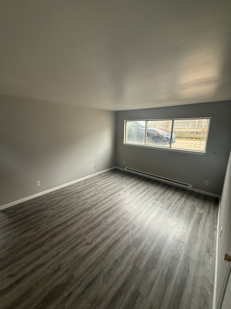 Rockford Apartment: 2226 N Rockton Ave