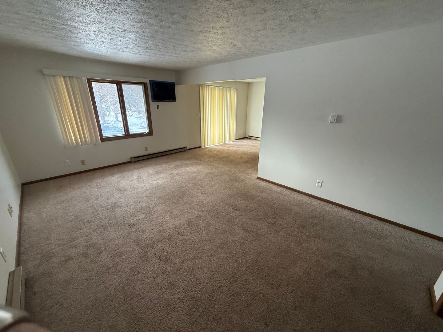 Rockford Apartment: 4568-4588 Trevor Circle