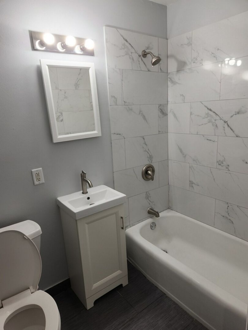 Rockford Apartment: 3520 Harrison Ave