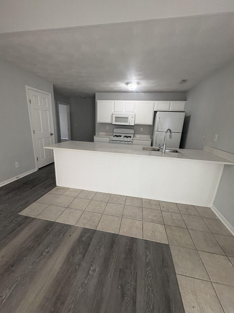 Roscoe Apartment: 10467 Metalmark Lane