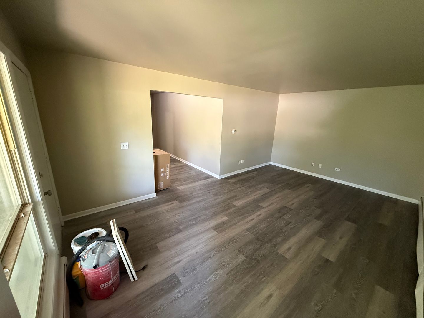 Rockford Apartment: 2415 Paradise Ave