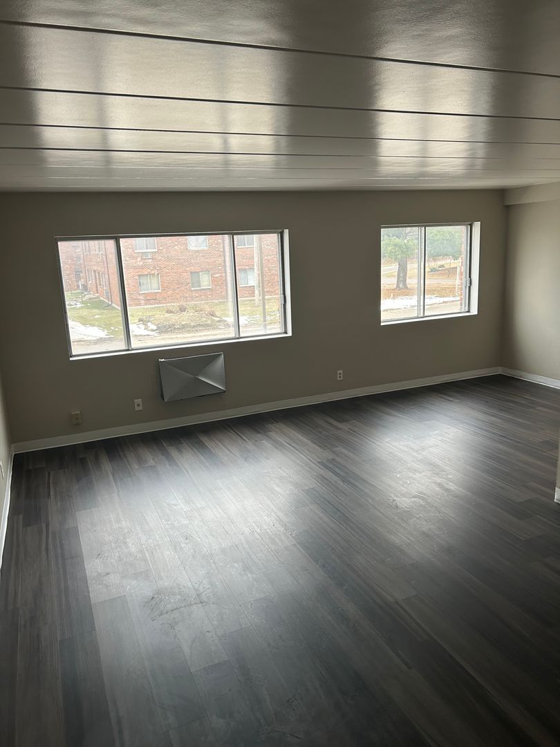 Rockford Apartment: 3525 Normandy Ave