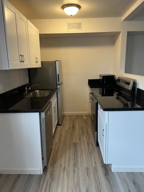 Spacious Modern 1BR/1BA Casita Ground Floor – photo 1