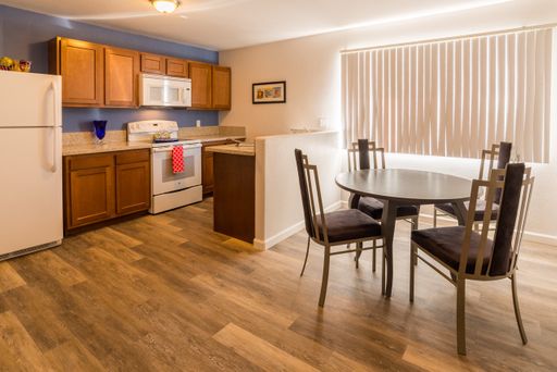 Spacious Modern 2BR/1BA Casita 2nd Floor – photo 1