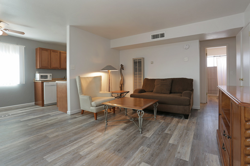 Spacious Modern 1BR/1BA Cassita 2nd Floor – photo 1