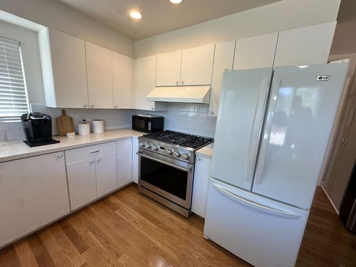 Fully Furnished 2BD/2BA Home in Prime Santa Barbara Location – All Utilities Included! – photo 1
