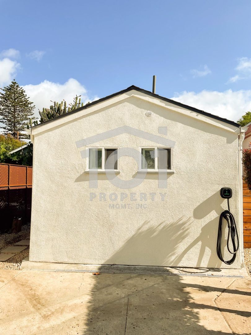 Santa Barbara Apartment: 1714 San Andres St