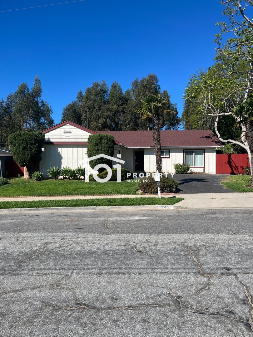 Goleta House: 245 Santa Barbara Shores Dr