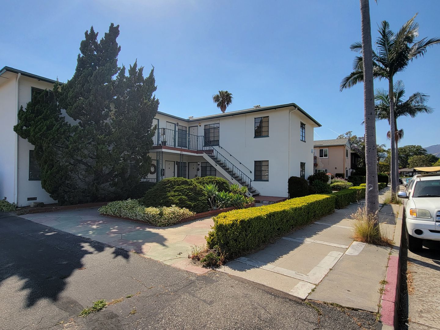 Santa Barbara Apartment: 2901 State Street