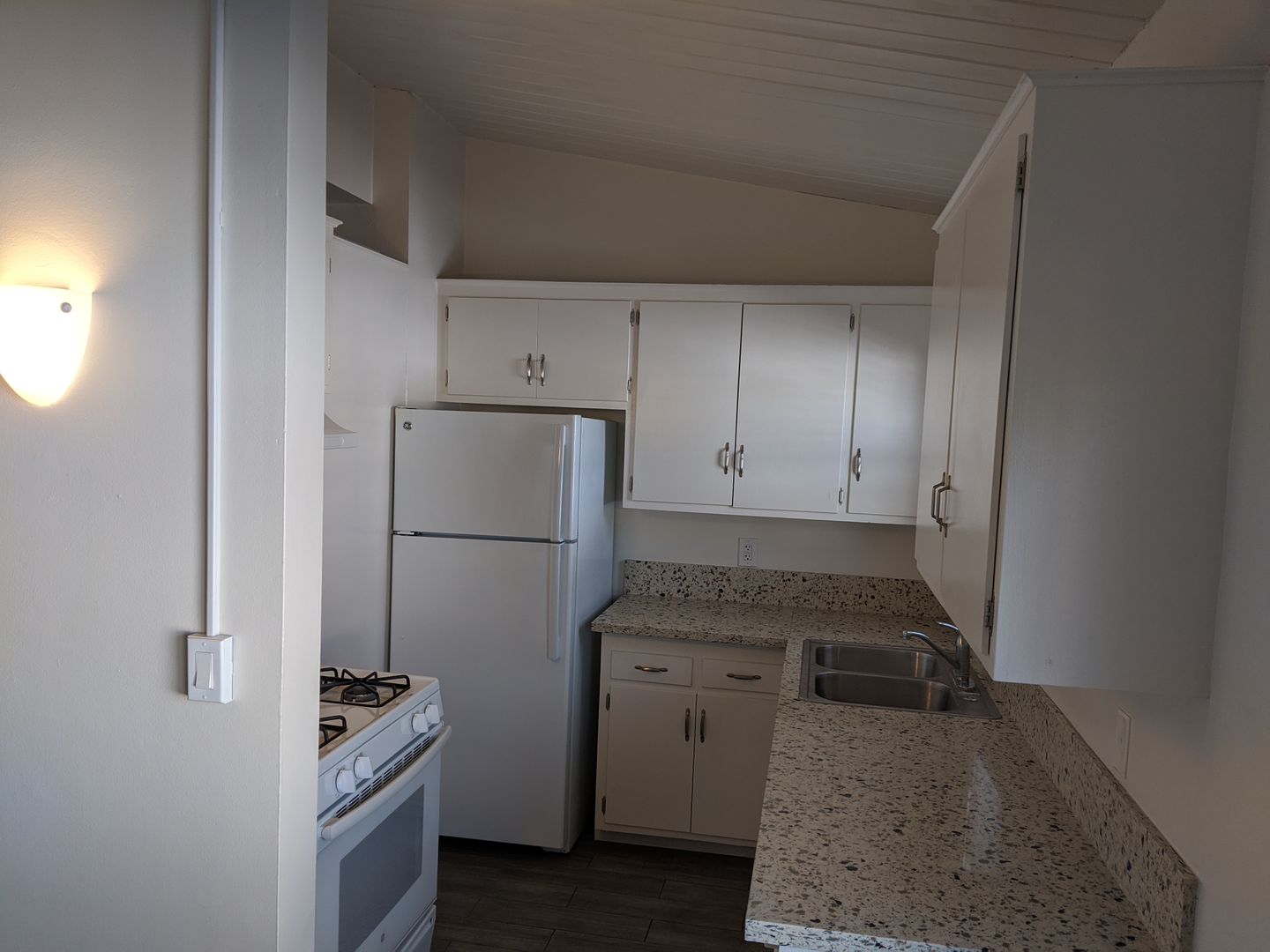 Santa Barbara Apartment: 208 Oceano