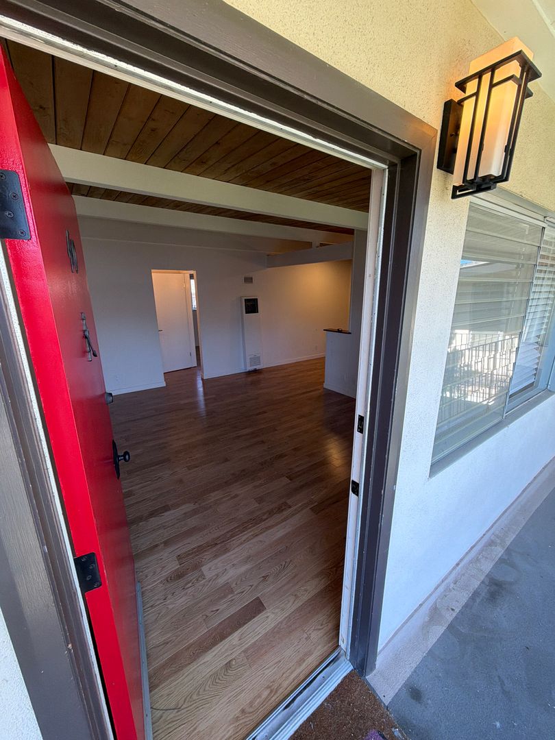 Santa Barbara Apartment: 120 N La Cumbre Rd