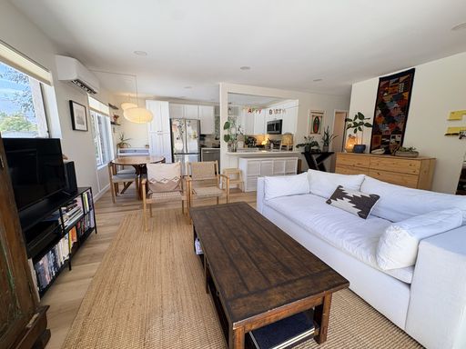2BR/1BA Top-Floor Unit – Downtown Ojai