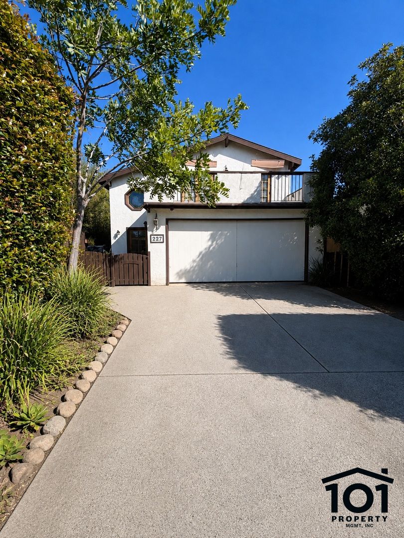 Santa Barbara House: 227 Jesmary Ln