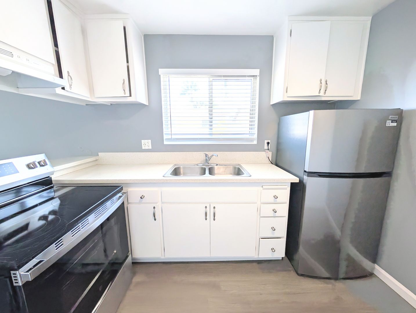 Ventura Apartment: 892-899 Empire Ave