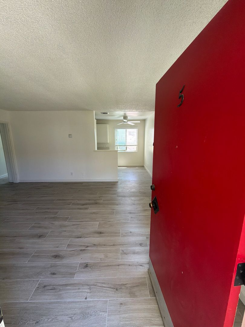 Santa Barbara Apartment: 120 N La Cumbre Rd