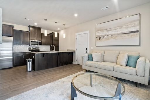 Modern 1 Bed 1 Bath Unit in Bentonville | Available 11/05/26 – photo 1