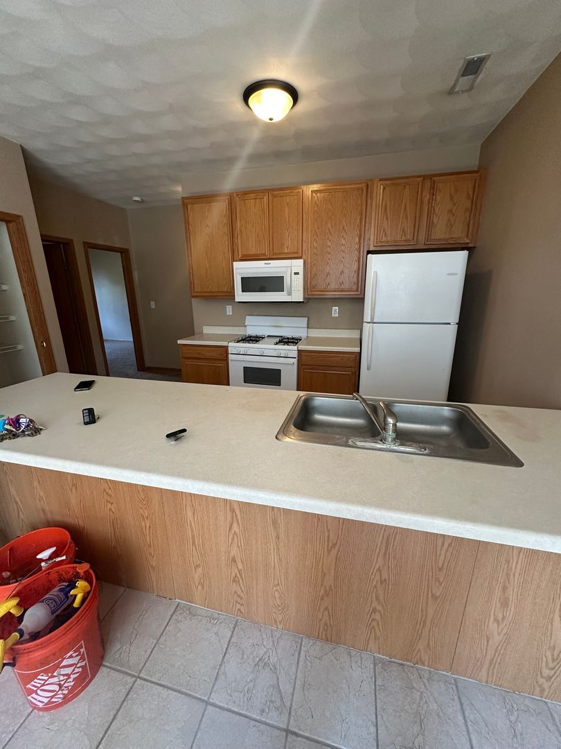 Roscoe Apartment: 10302 Metalmark Ln