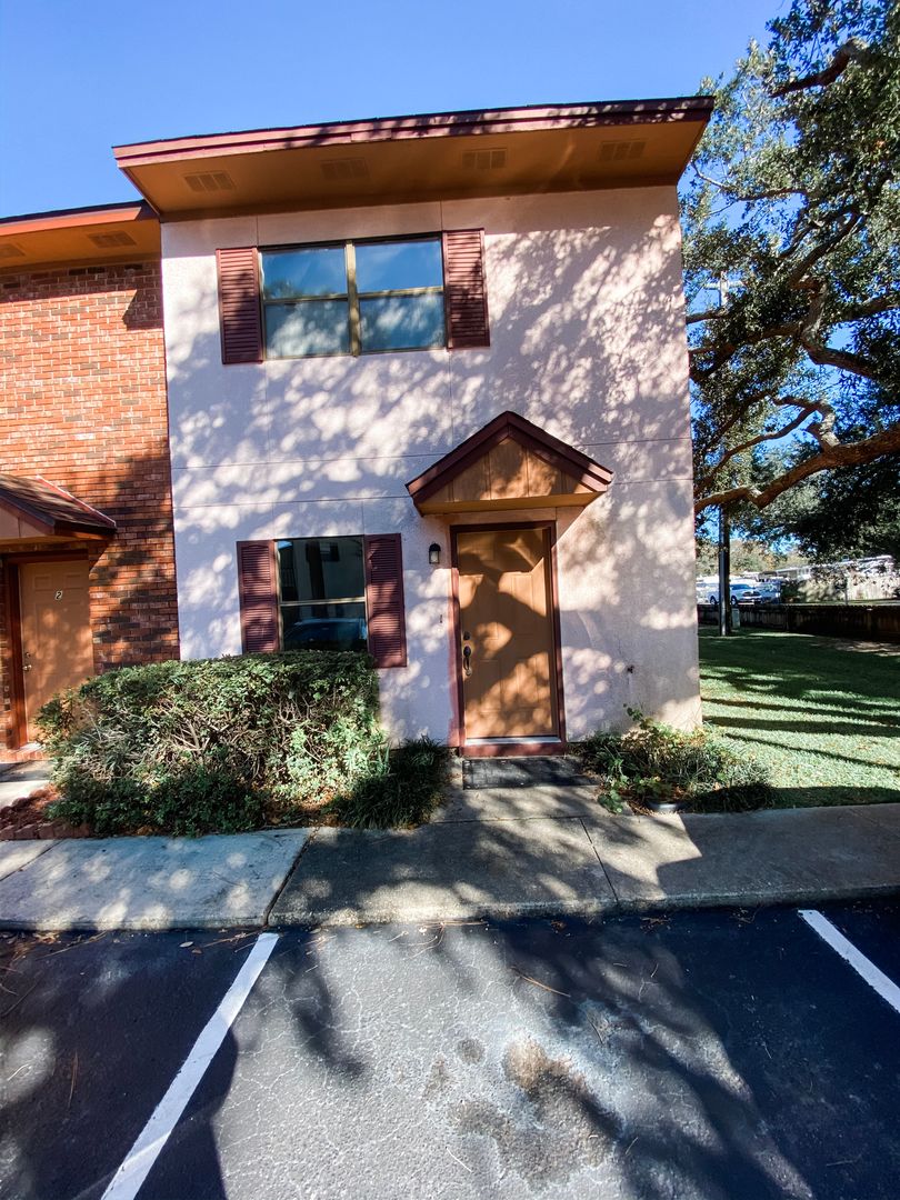 Fort Walton Beach House: 696 Tyner Street