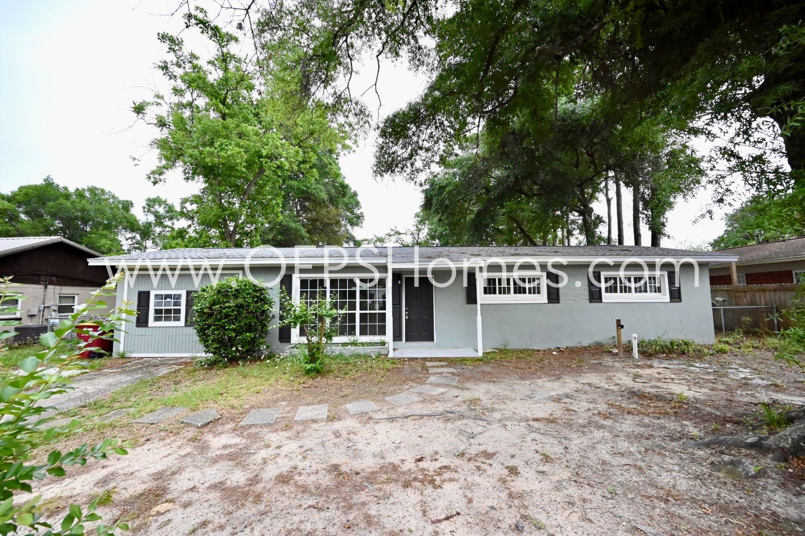 Crestview House: 131 Adkinson Drive