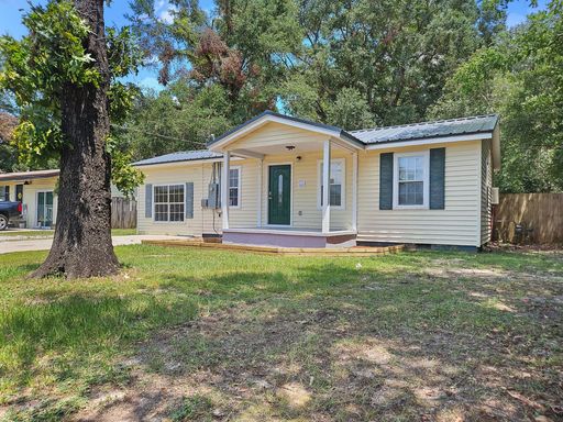 AVAILABLE NOW – HALF OFF FIRST MONTH’S RENT! – photo 1